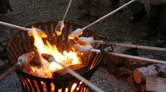 Feuerchen und Stockbrot in der Beuchaer Straße 10